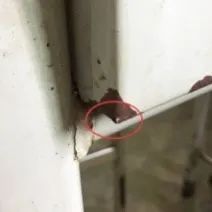 開(kāi)學(xué)了，打起十二分精神，小心身邊的課桌椅