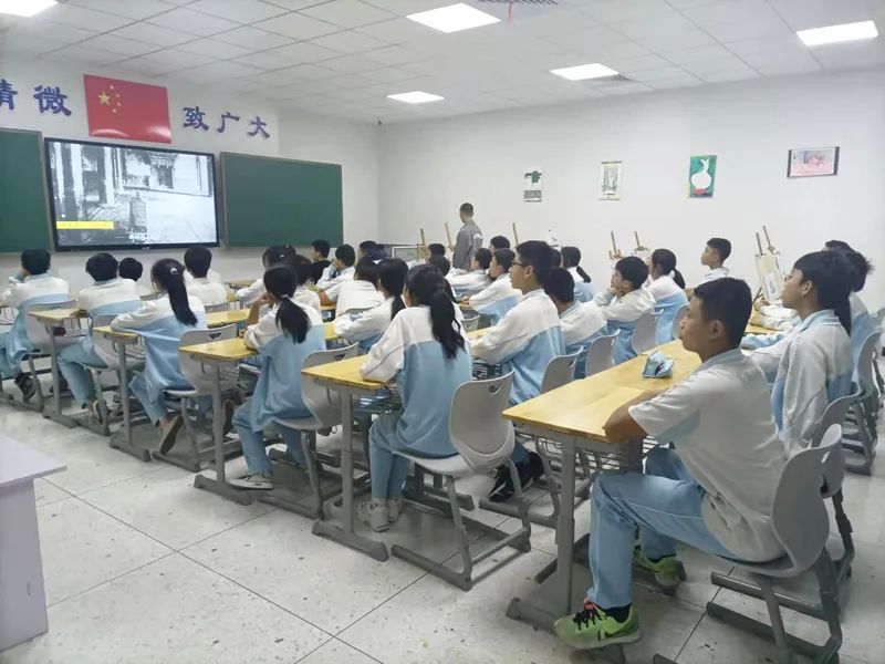 兩會(huì)期間，關(guān)切近視問(wèn)題，青少年近視防控已經(jīng)迫在眉睫！